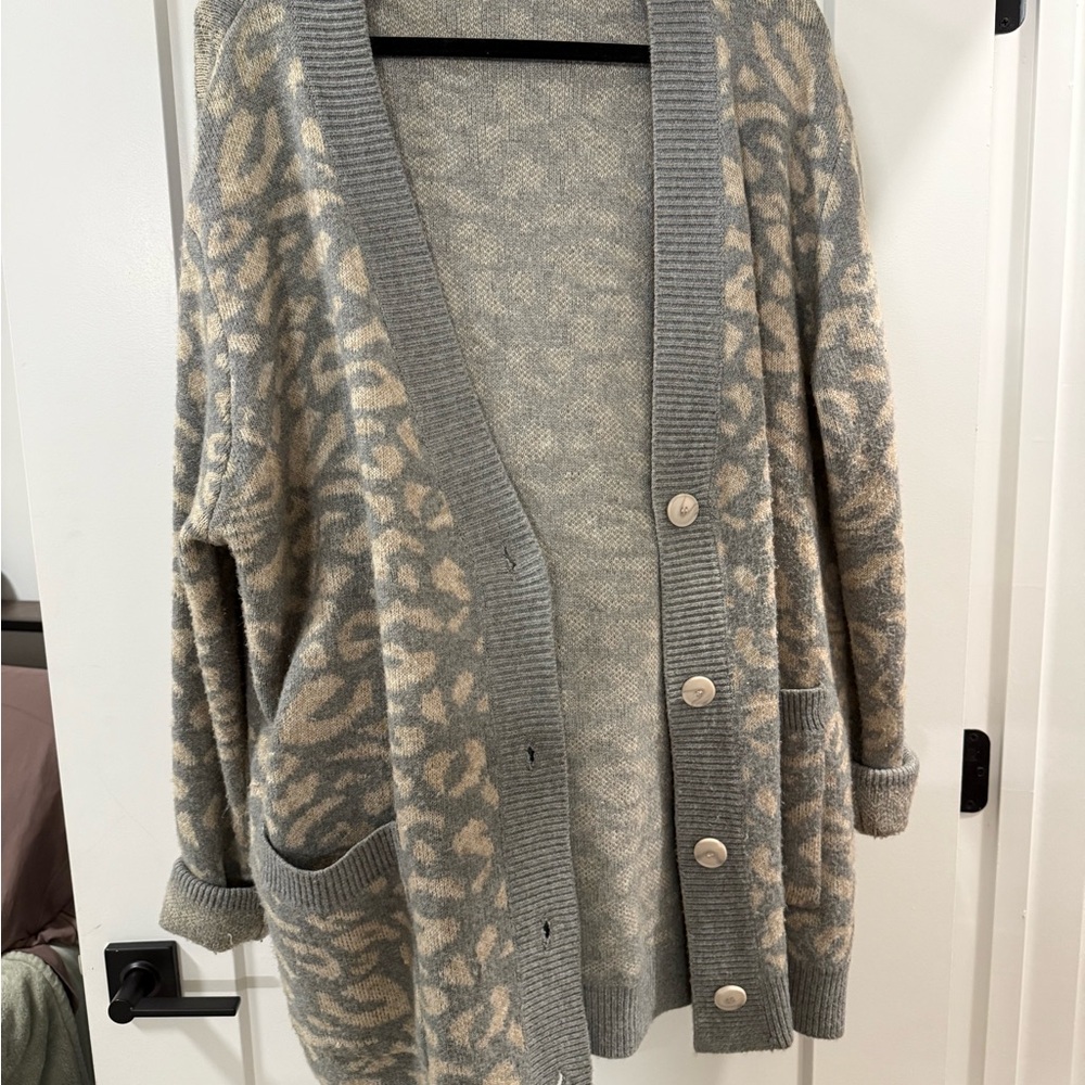 entro Grey & Cream Leopard-Print Button Front Cardigan